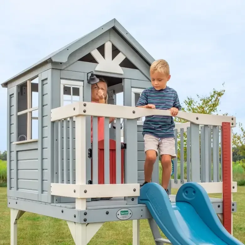 Beacon Heights Playhouse със синя пързалка, пясъчник и веранда, снимка 4