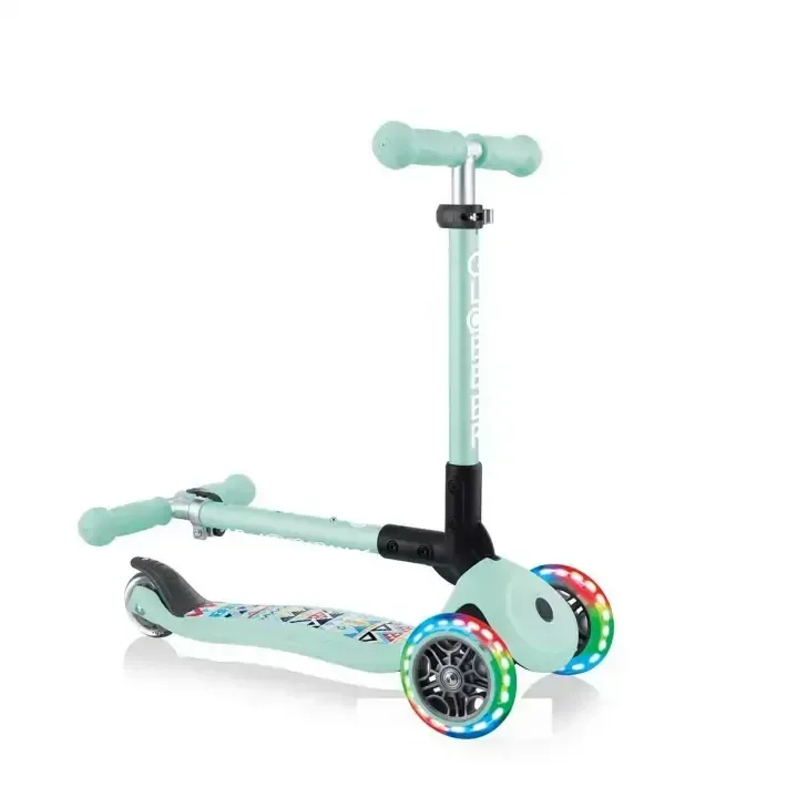 Сгъваема тротинетка със светещи колела Globber Junior Fantasy Lights, ментово зелена, снимка 4