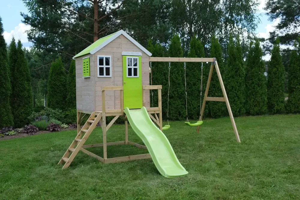 Къща за игра My Lodge с платформа, пързалка и две люлки – червено, снимка 3